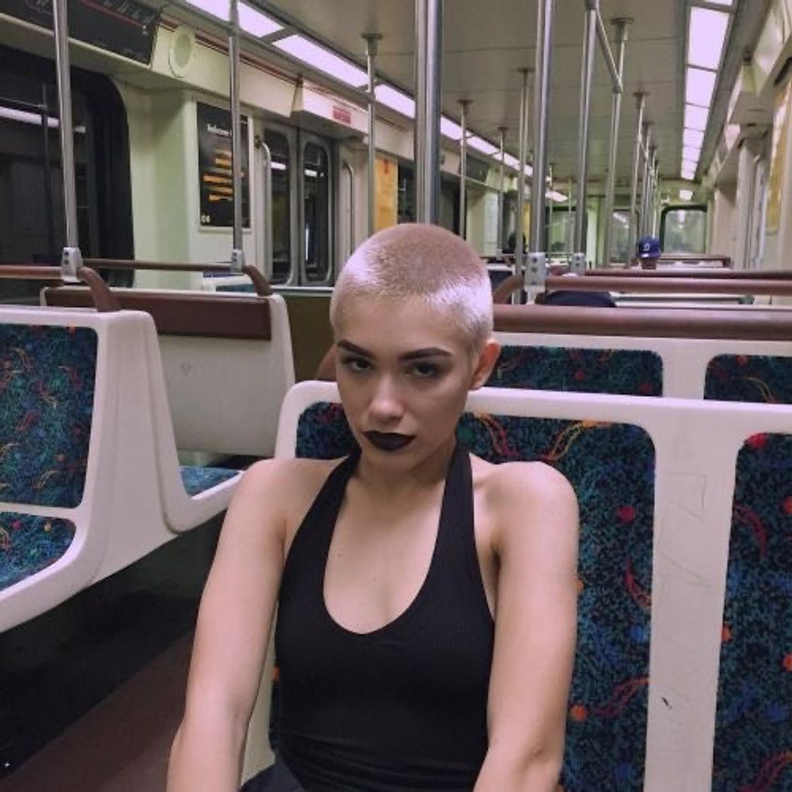 Moda shaved white hair