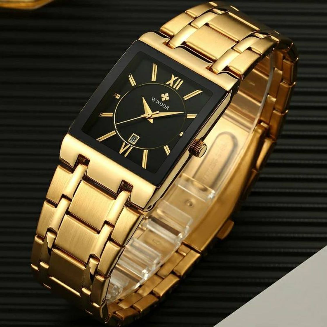 Moda  reloj de cuarzo cuadrado dorado y negro WWOOR