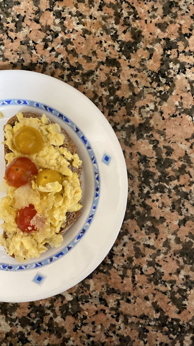 Social Tosta con huevos revueltos 