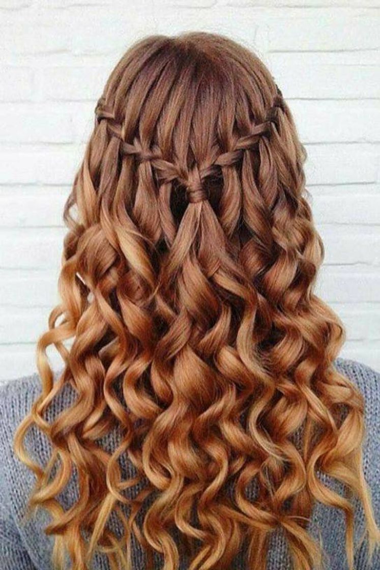 Moda Penteado com cachos 