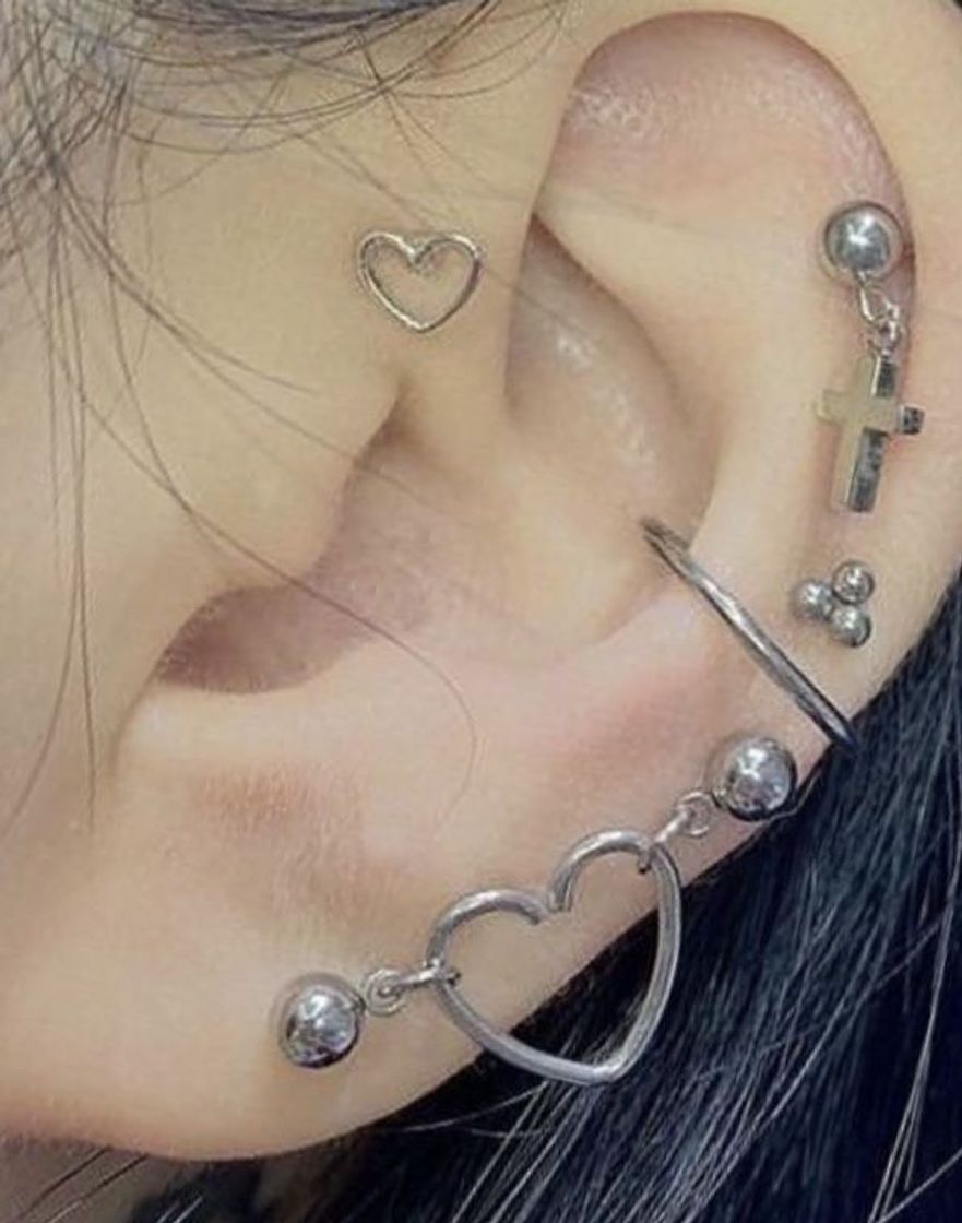 Fashion piercings na orelha 