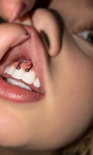 Smile piercing 