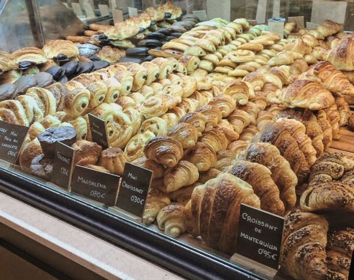 Lugar Le Petit Croissant - Panadería y pastelería