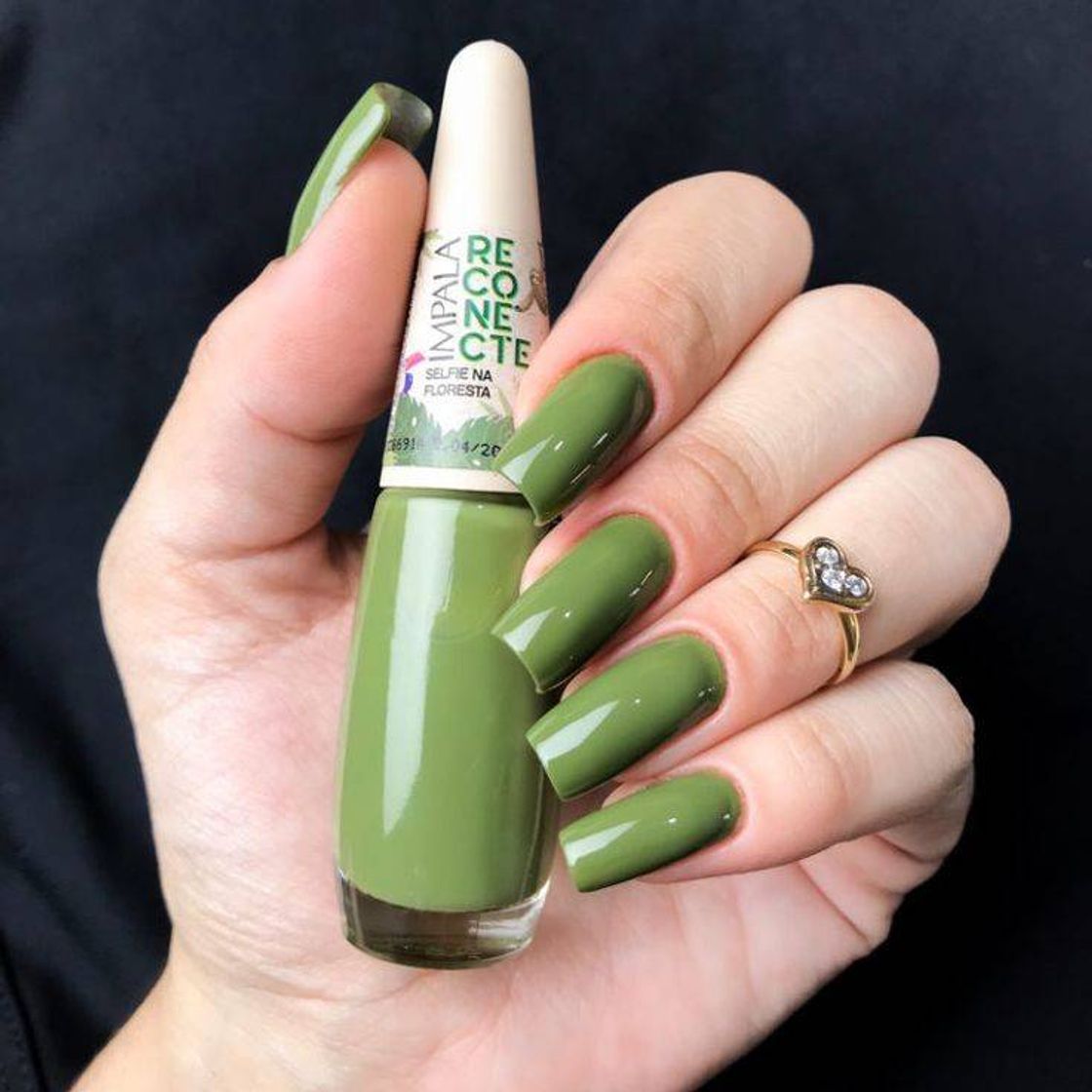 Fashion green nails.