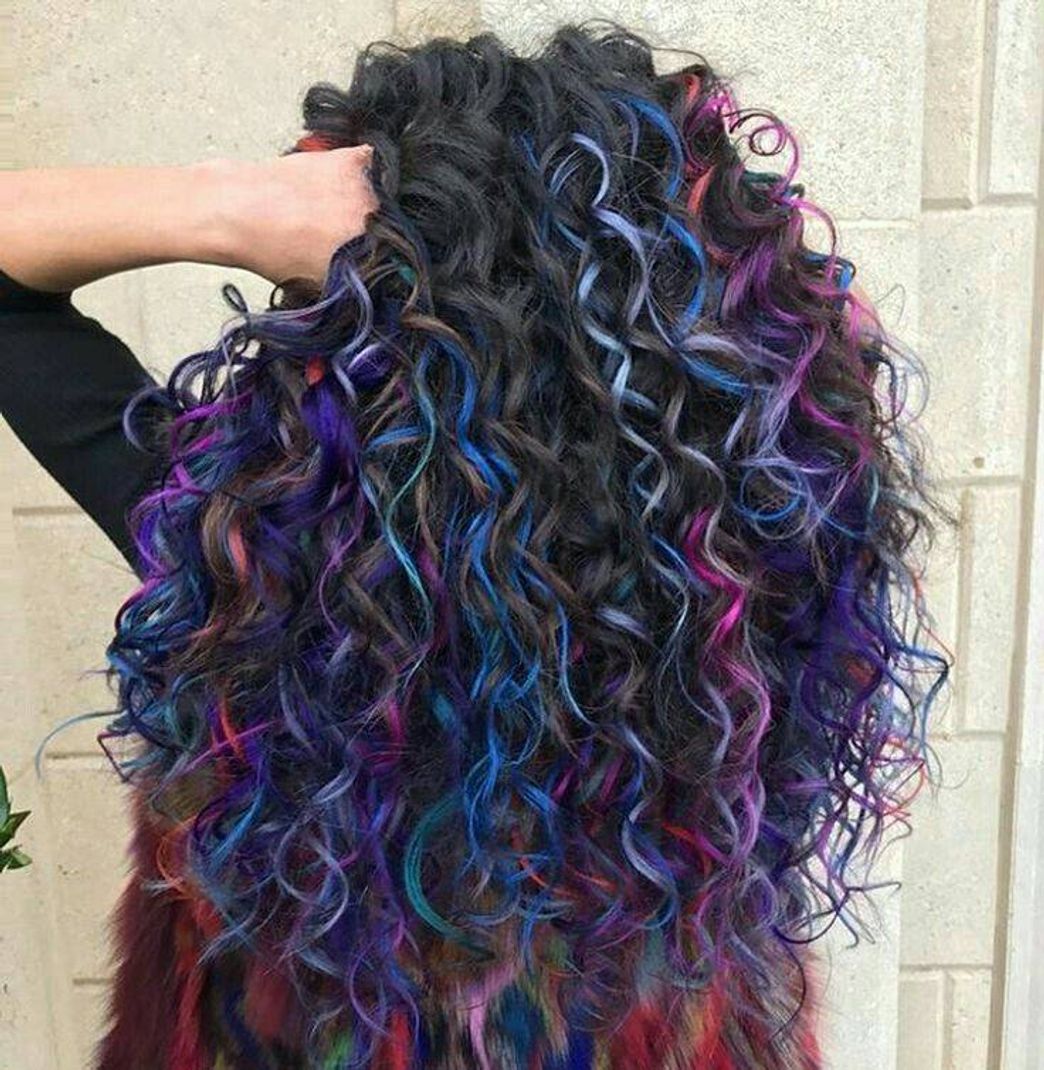 Moda Cabelo cacheado com mechas