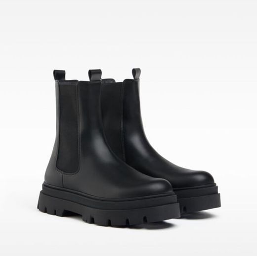 BERSHKA | black boots 