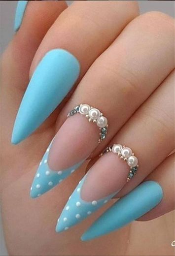 Lindas unhas azul com pedras