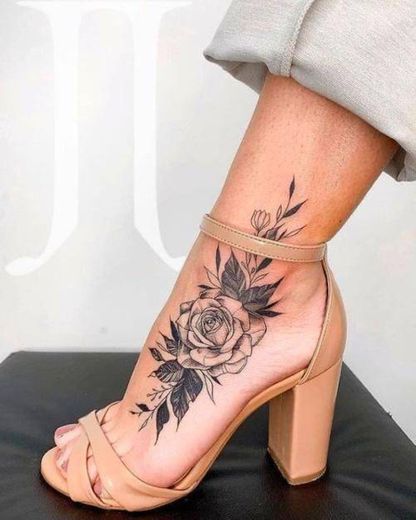 Tatuagem no pé