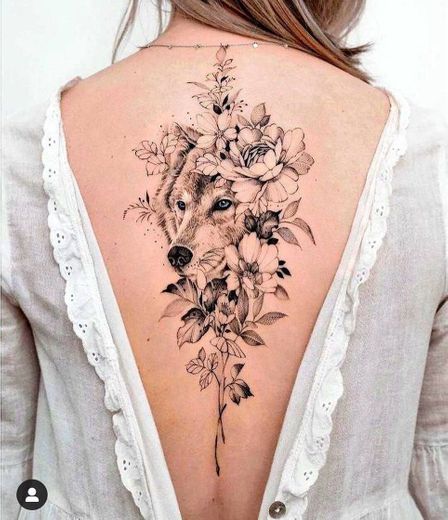 Tatuagem flores, lobo