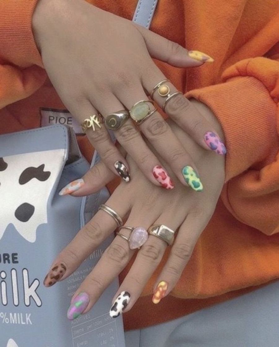 unhas de vaca coloridas