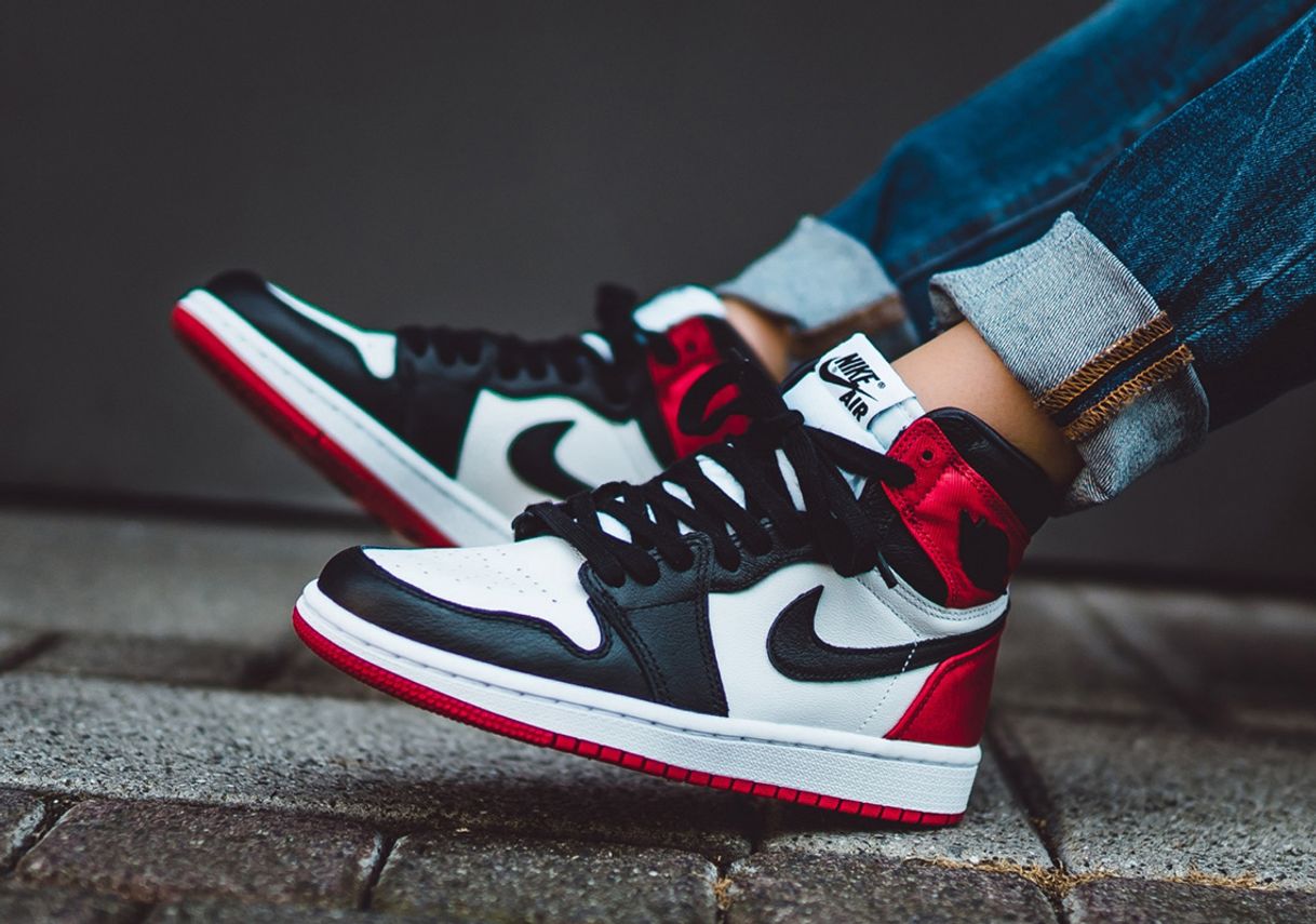 Moda Jordan 1 Retro High Satin Black Toe