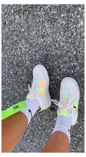 neon nike