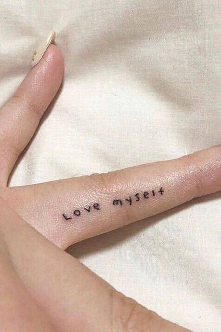 Moda Tatuagem delicada amor próprio