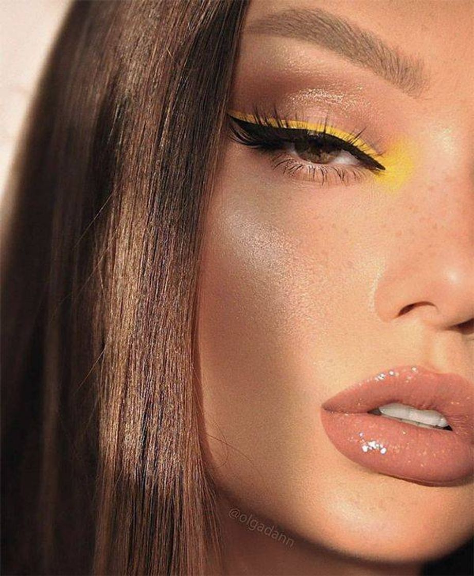 Delineado duplo preto e amarelo