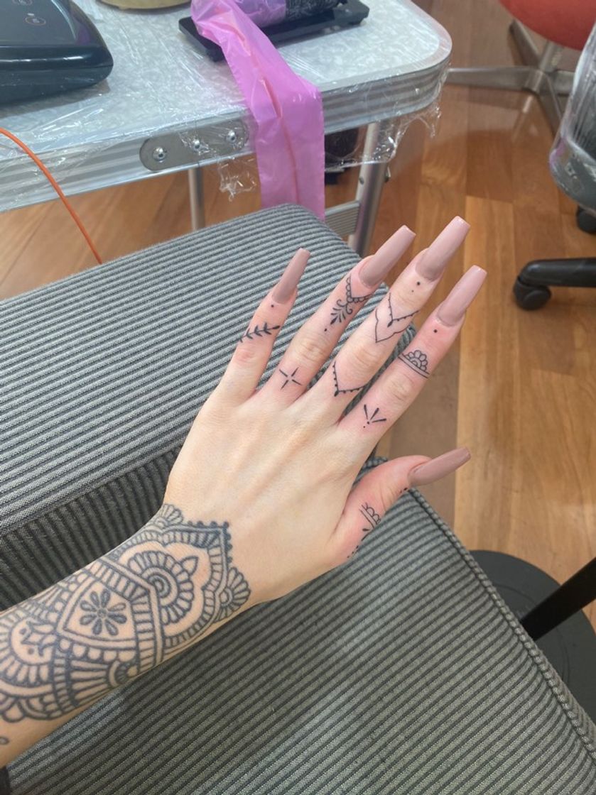 Fashion Tatuagem na mão 