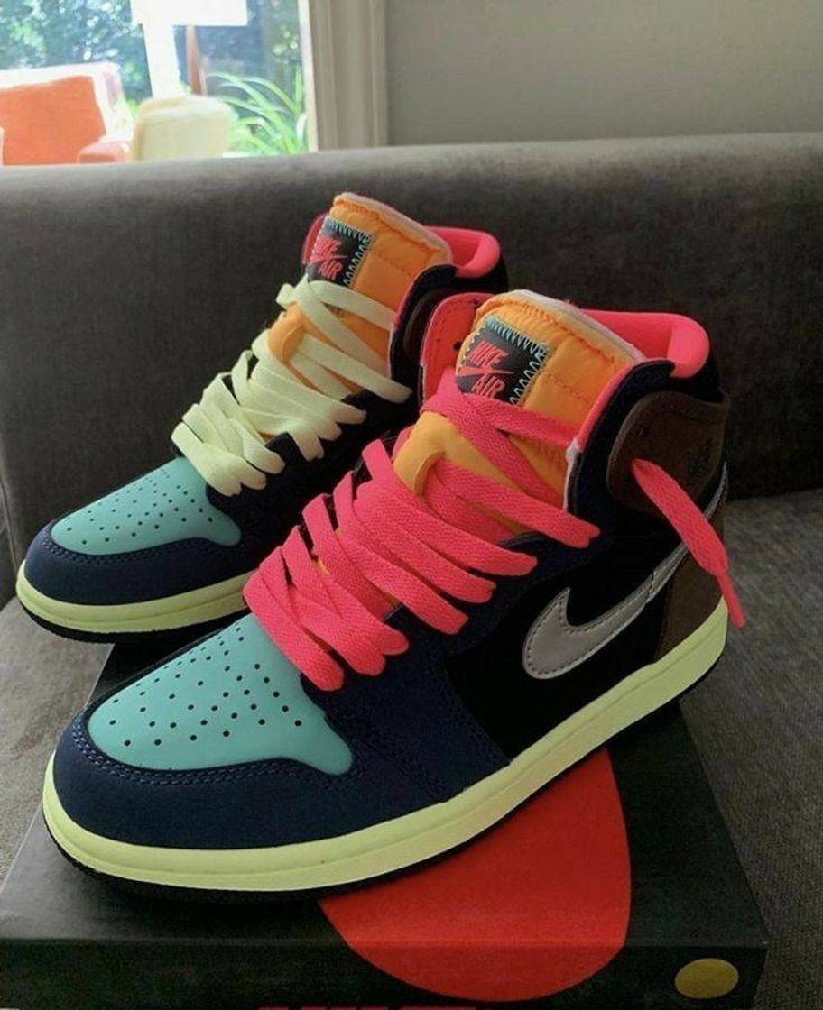 Moda E esse Nike colorido???😍😍