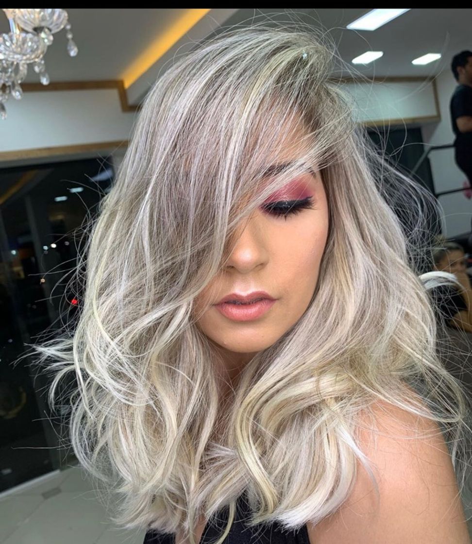 Moda Cabelo platinado mechado 