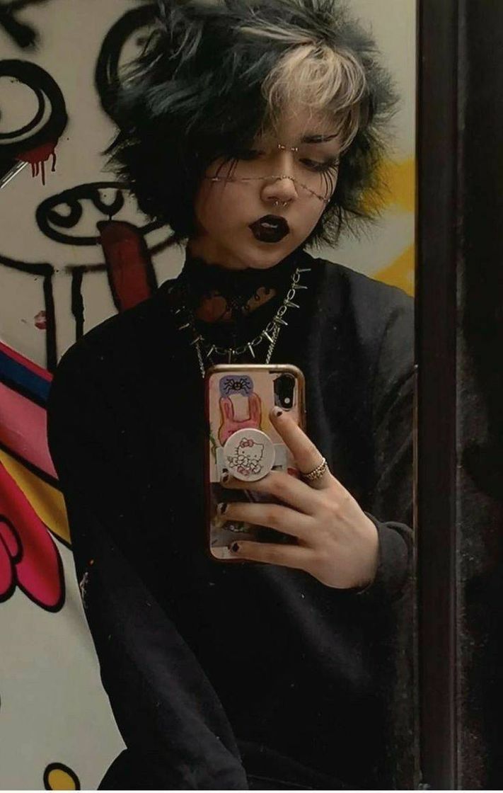 Social Corte e estilo de cabelo gótico 