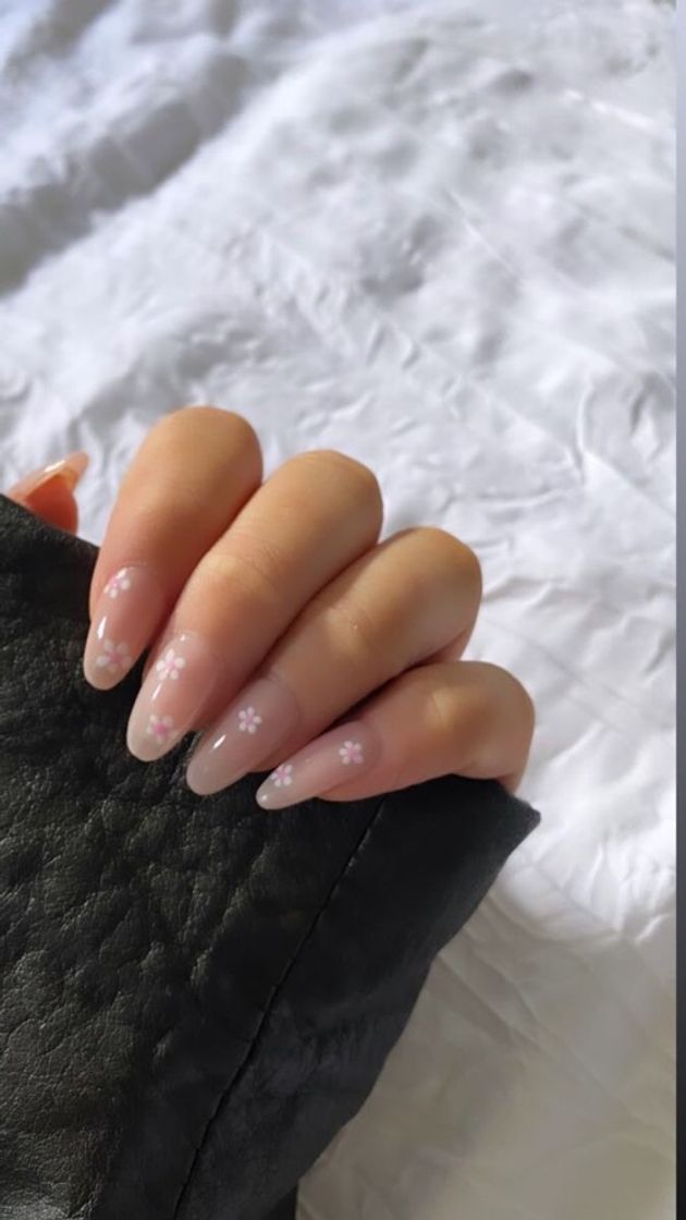 Fashion Almond Nails  