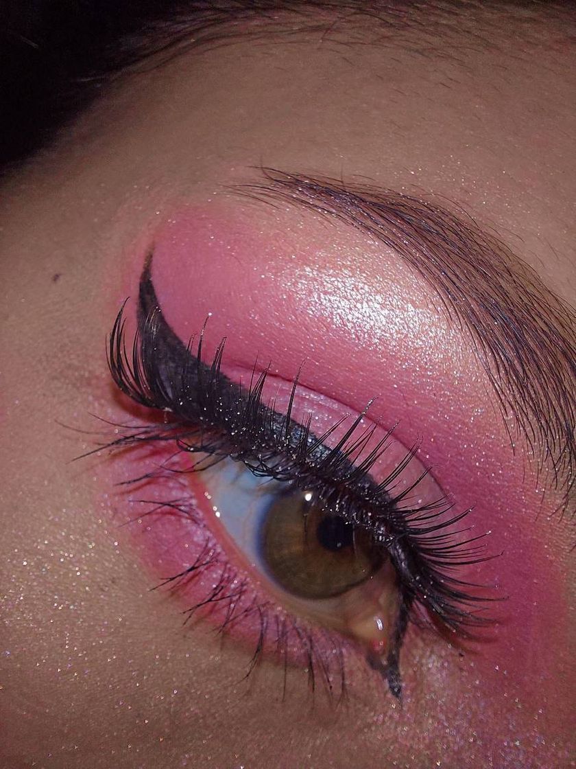 Moda Pink eye makeup