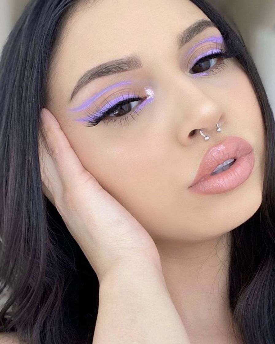 Moda purple and aesthetic makeup 