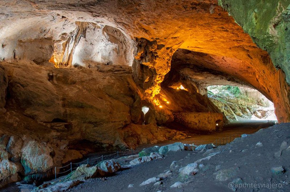 Lugar Cuevas de Zugarramurdi