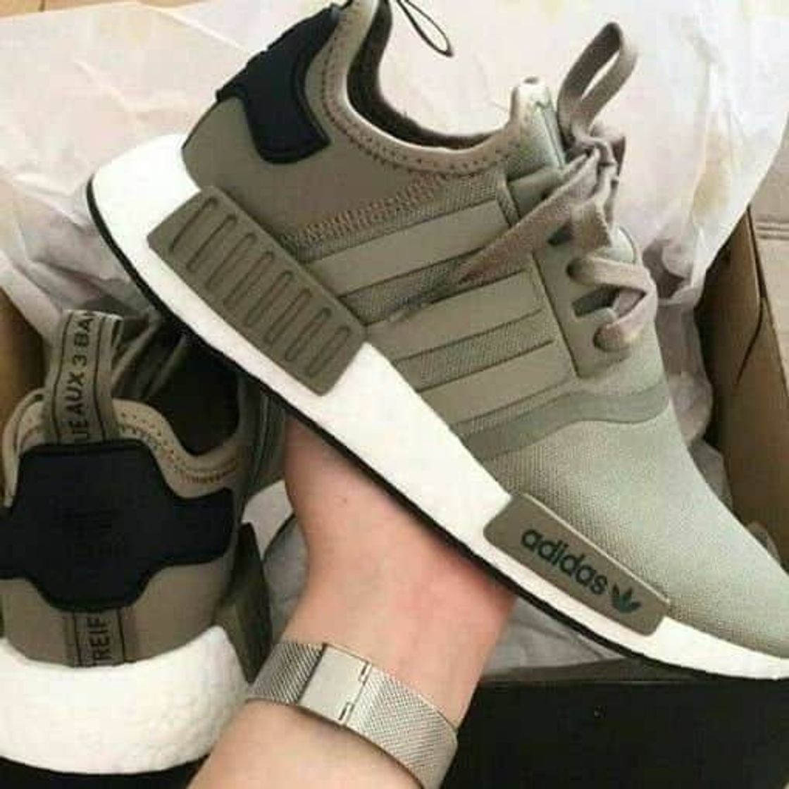 Moda Tênis Adidas verde militar 