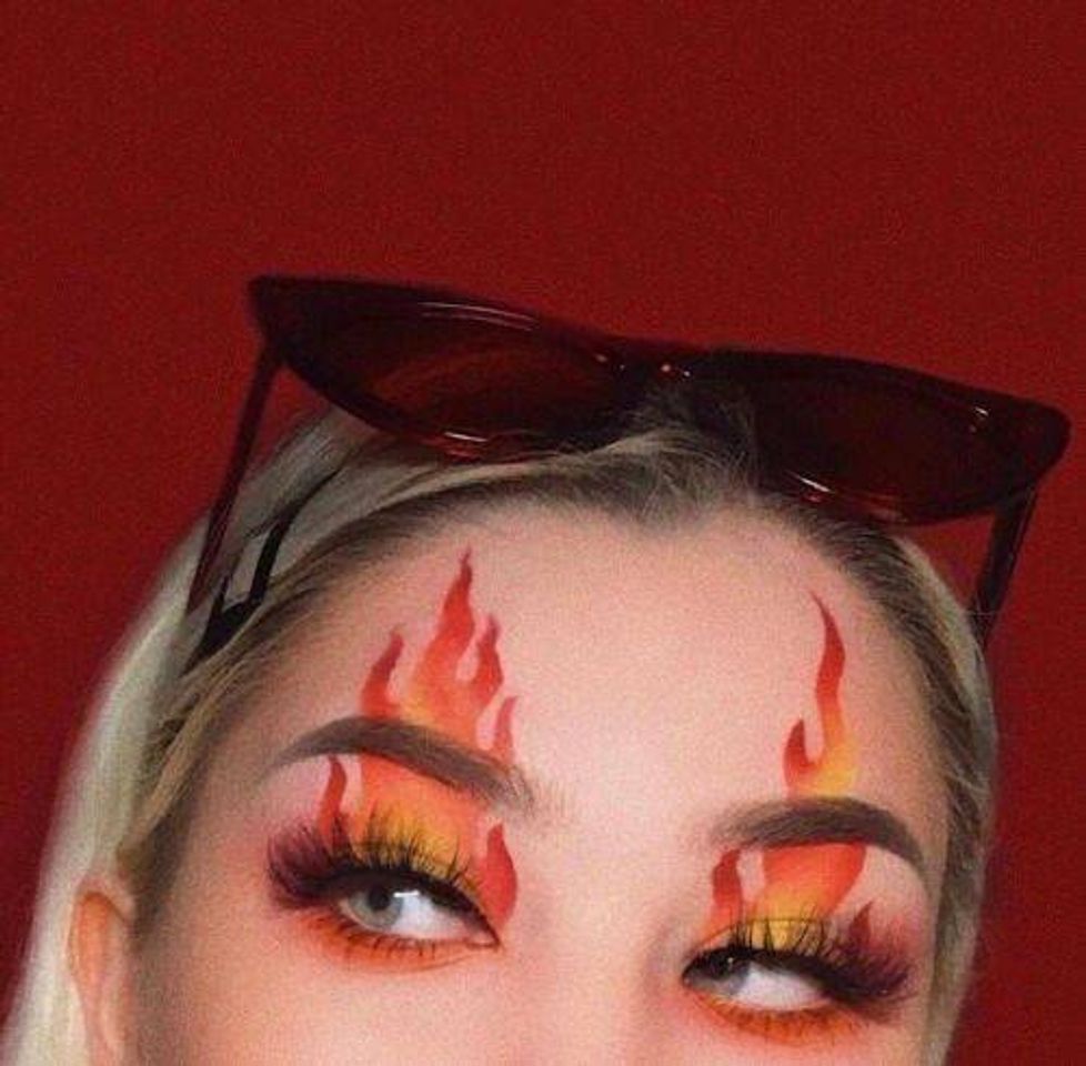 Moda flame makeup