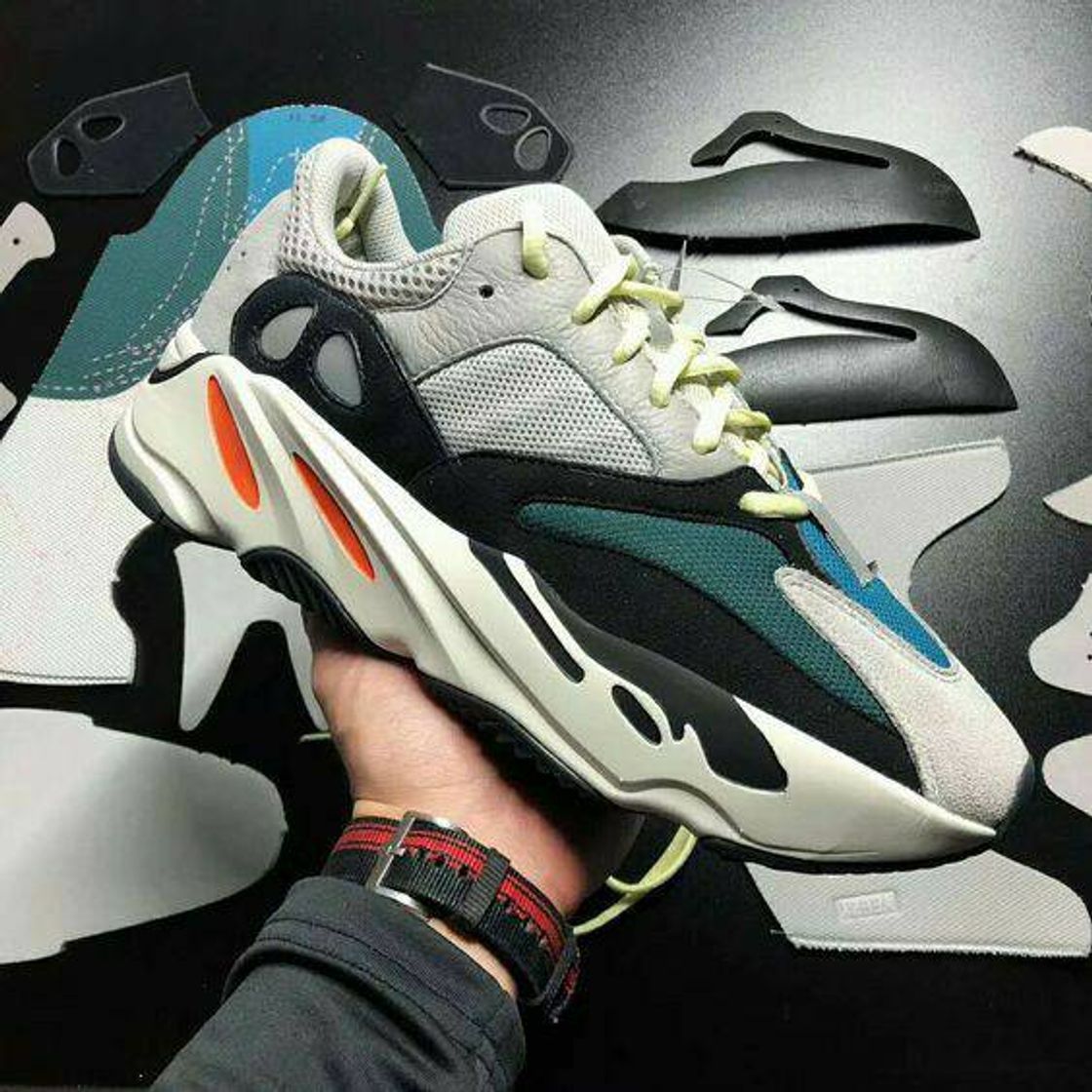 Moda Yeezy 700 Archives