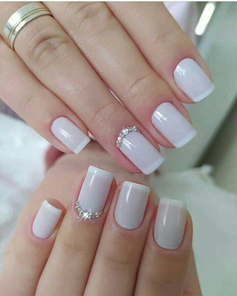 Moda O dia fica perfeito com a unhas feitas 💅