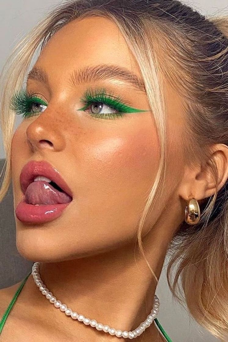 Fashion green eyeliner