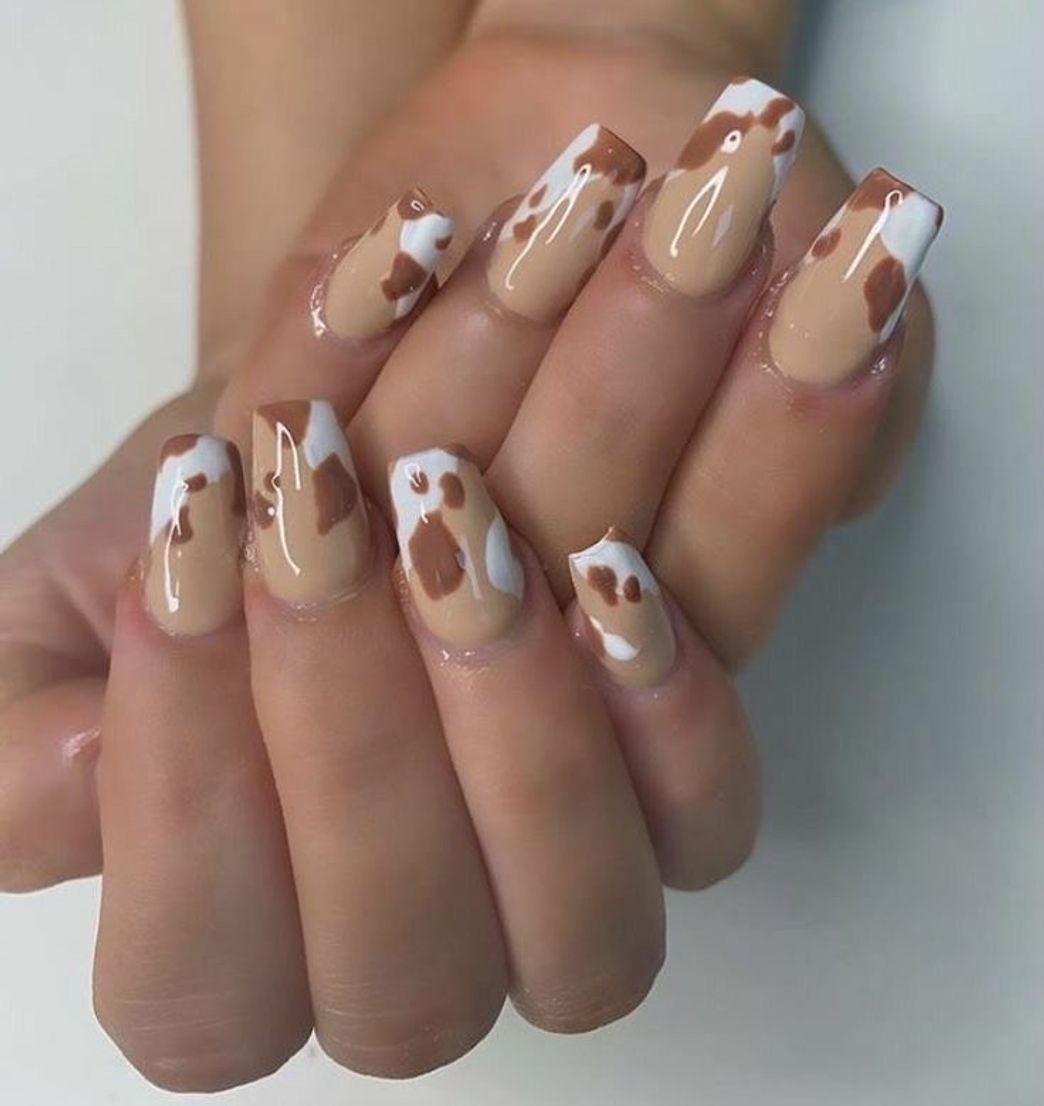 Fashion Unhas pintadas na cor café com leite 🥛 