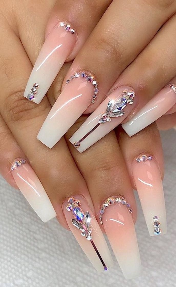 Moda Unhas para noivas 💕