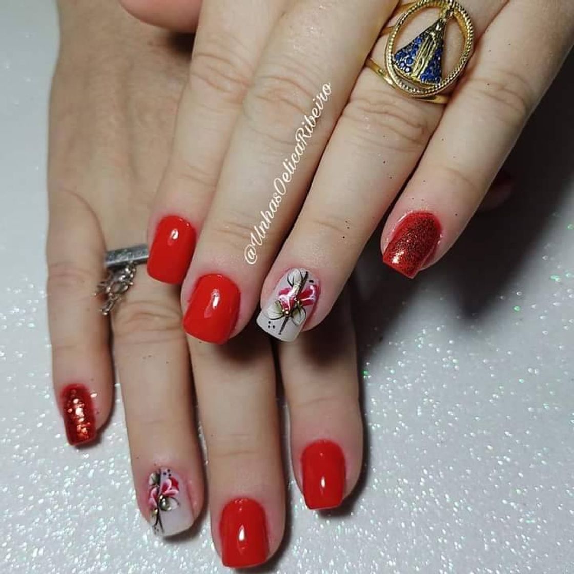 Moda Nails