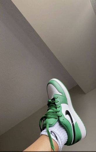Pine Green Jordan 1 💚