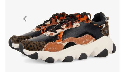 Sneakers negras de estilo chunky con mix de prints