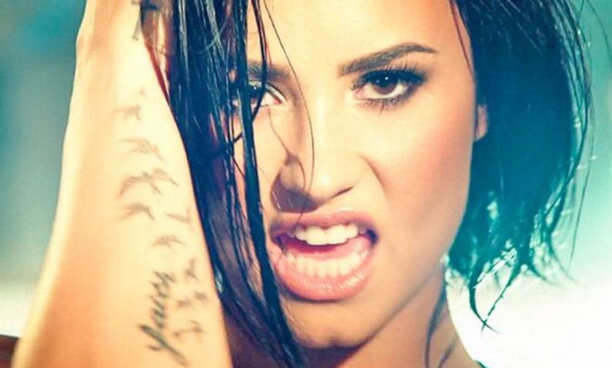 Moda Demi Lovato-Confident