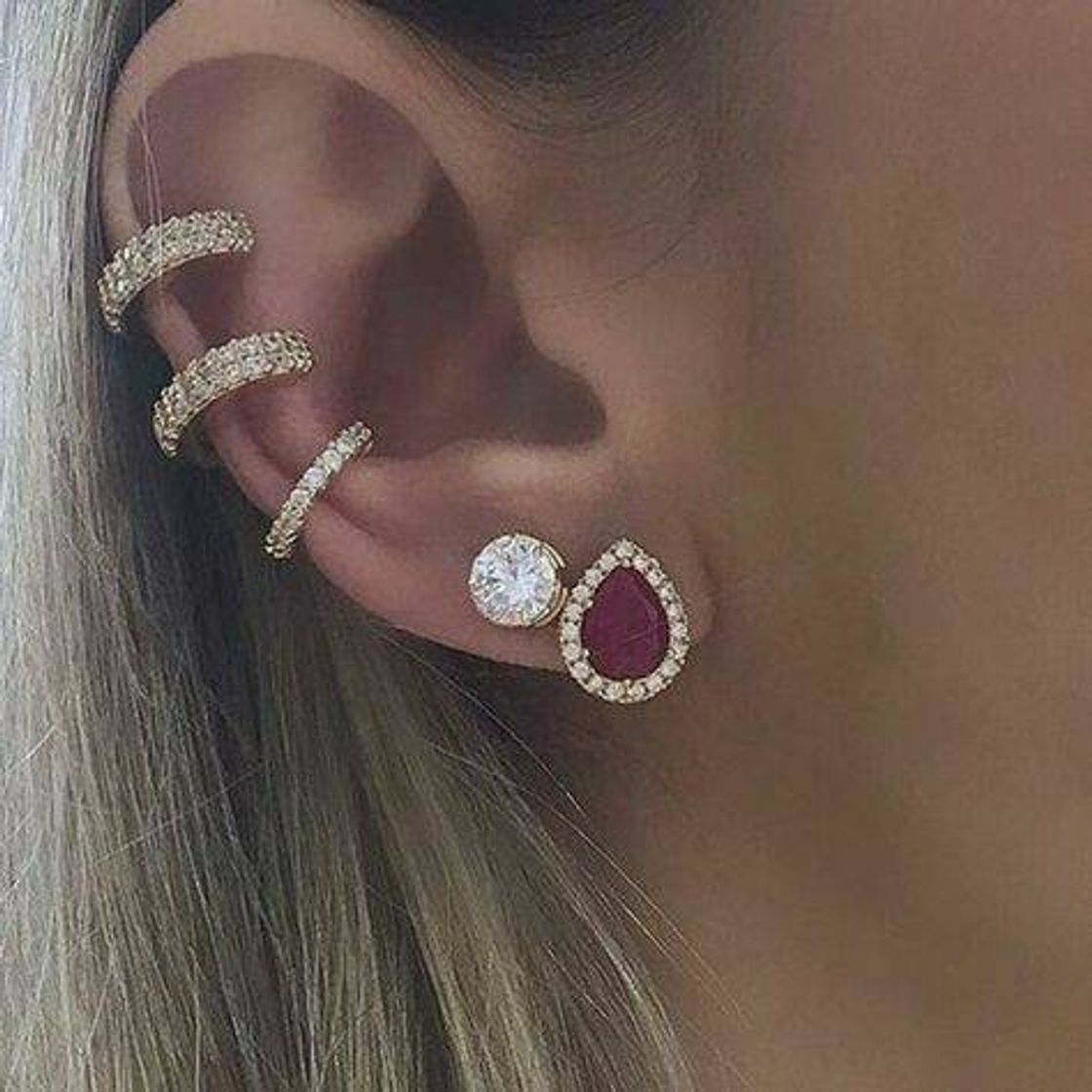 Moda piercing na orelha 