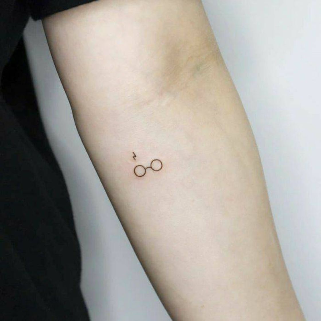 Fashion Tattoo minimalista Harry Potter! ⚡