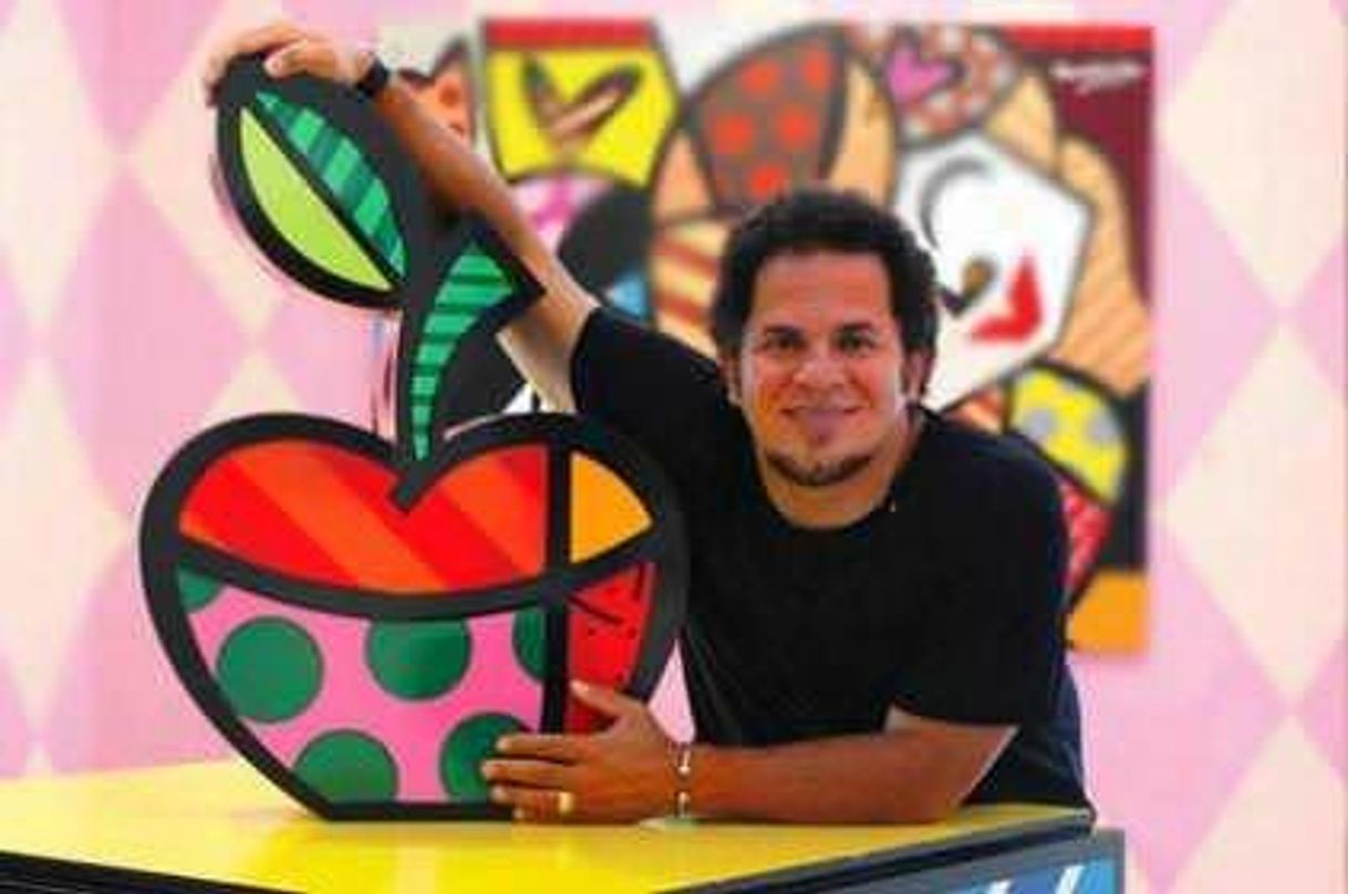 Fashion Maçã,  Romero Brito