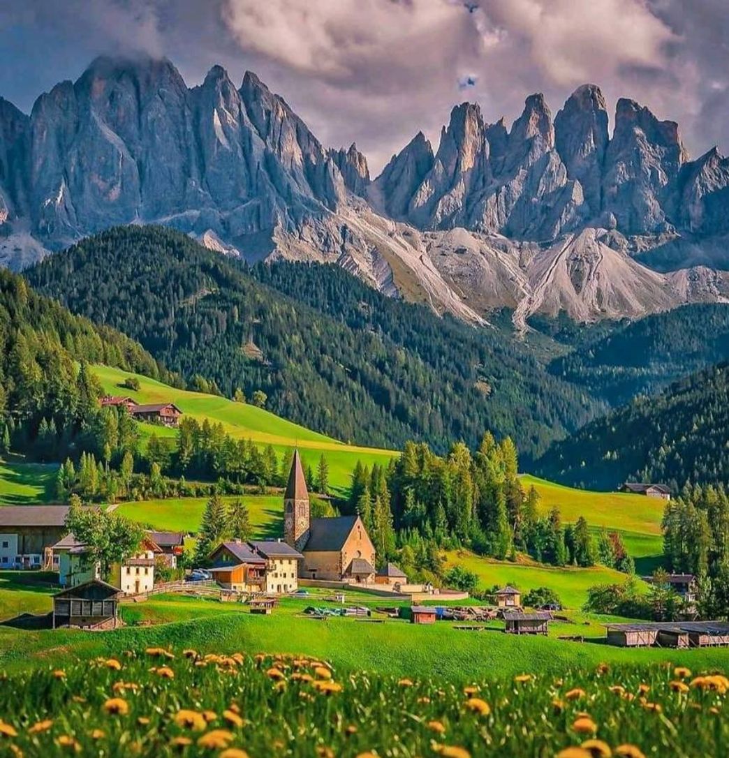 Lugares Dolomite Mountains