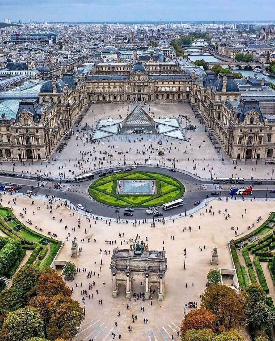 Place Museo del Louvre