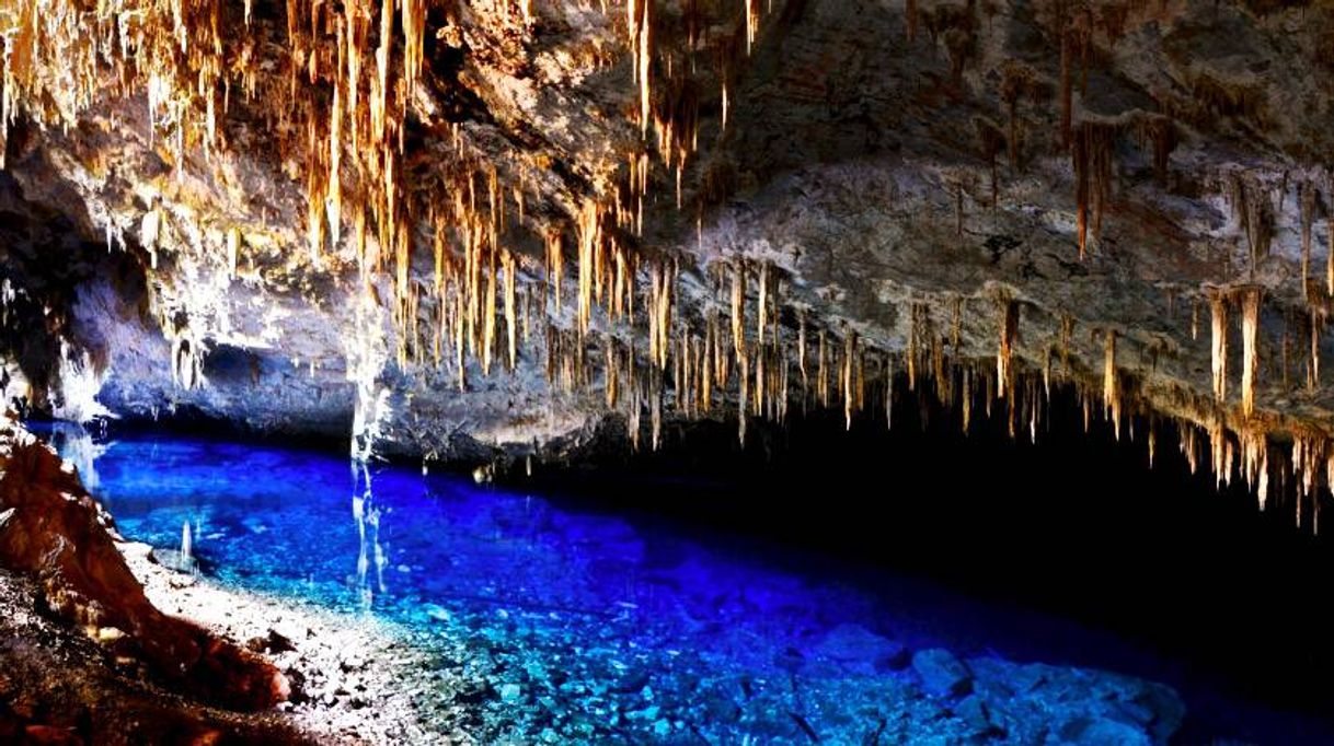 Lugar Gruta do Lago Azul