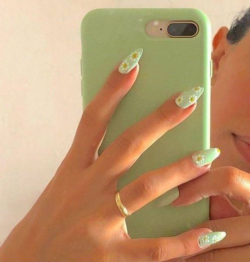 green nails