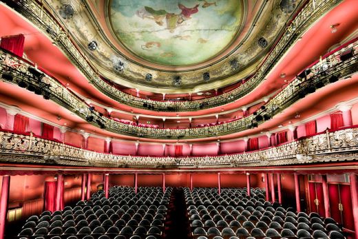 Teatro LARA | Las mejores obras de teatro en Madrid desde 1880