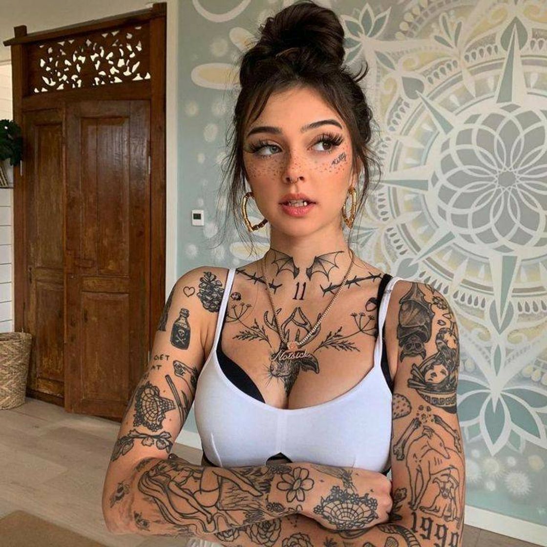 Moda corpo todo tatuado <3