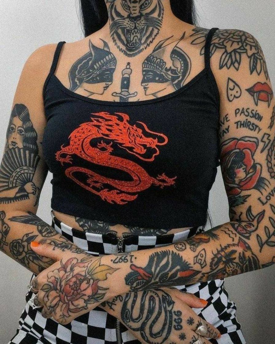 Moda tatuagens pelo corpo <3