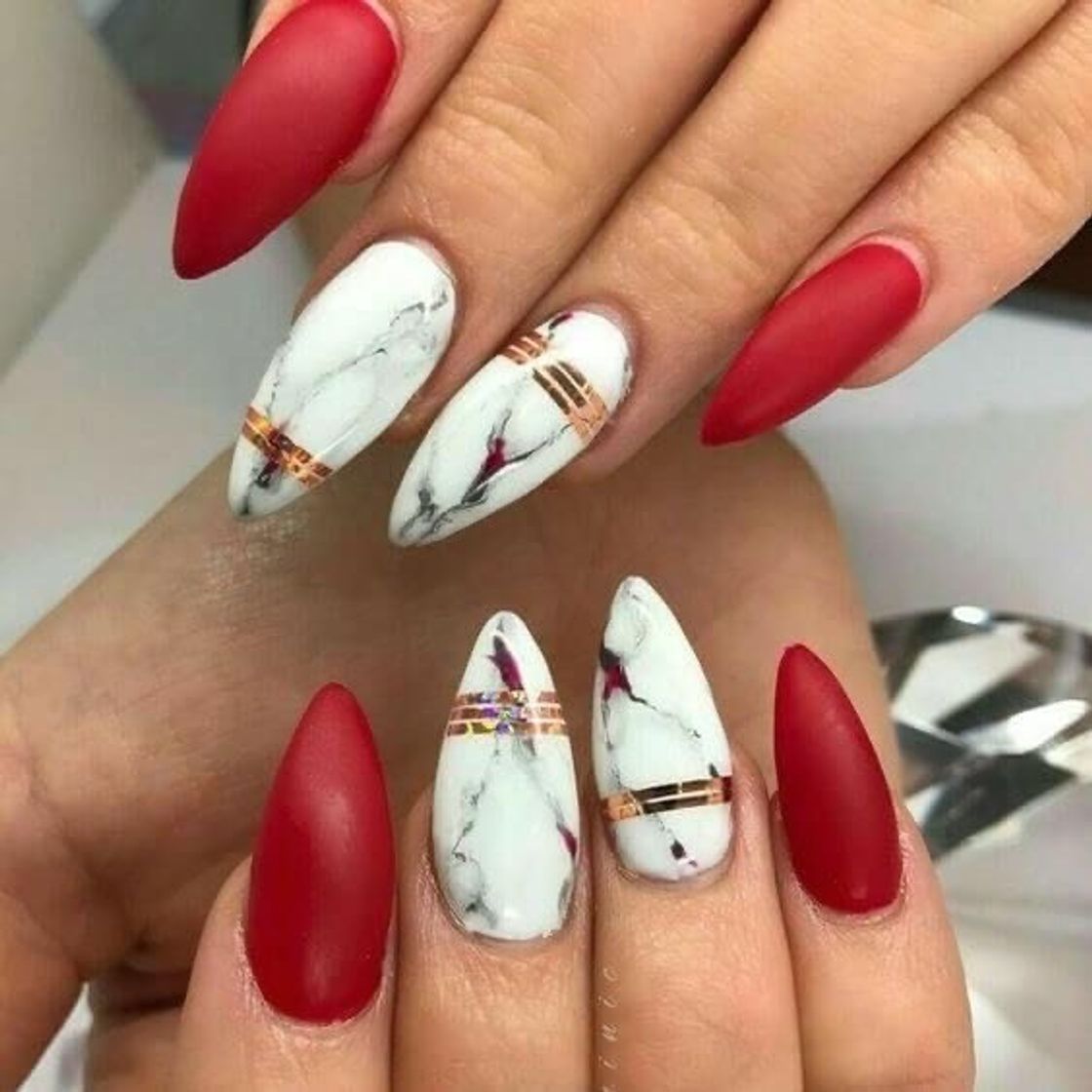 Moda Unhas de gel vermelho com efeito mármore 🔝❤️💅