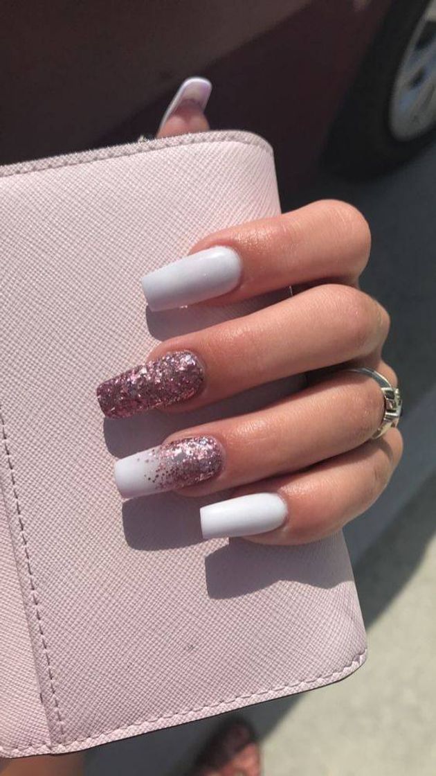 Social Pink glitter nails 