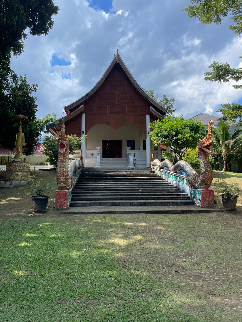 Place Wat Nam Hu